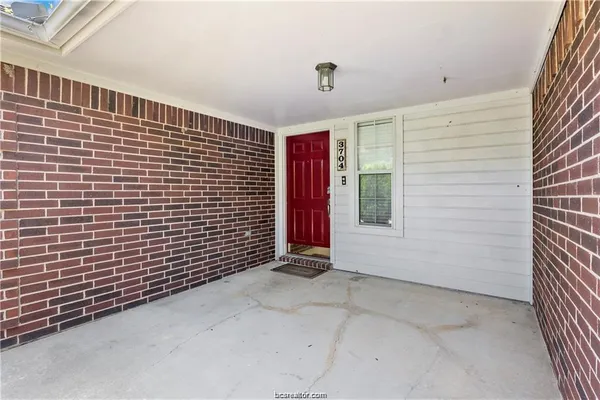 $345,000 | 3704 Eastshire Court, Bryan, TX 77802