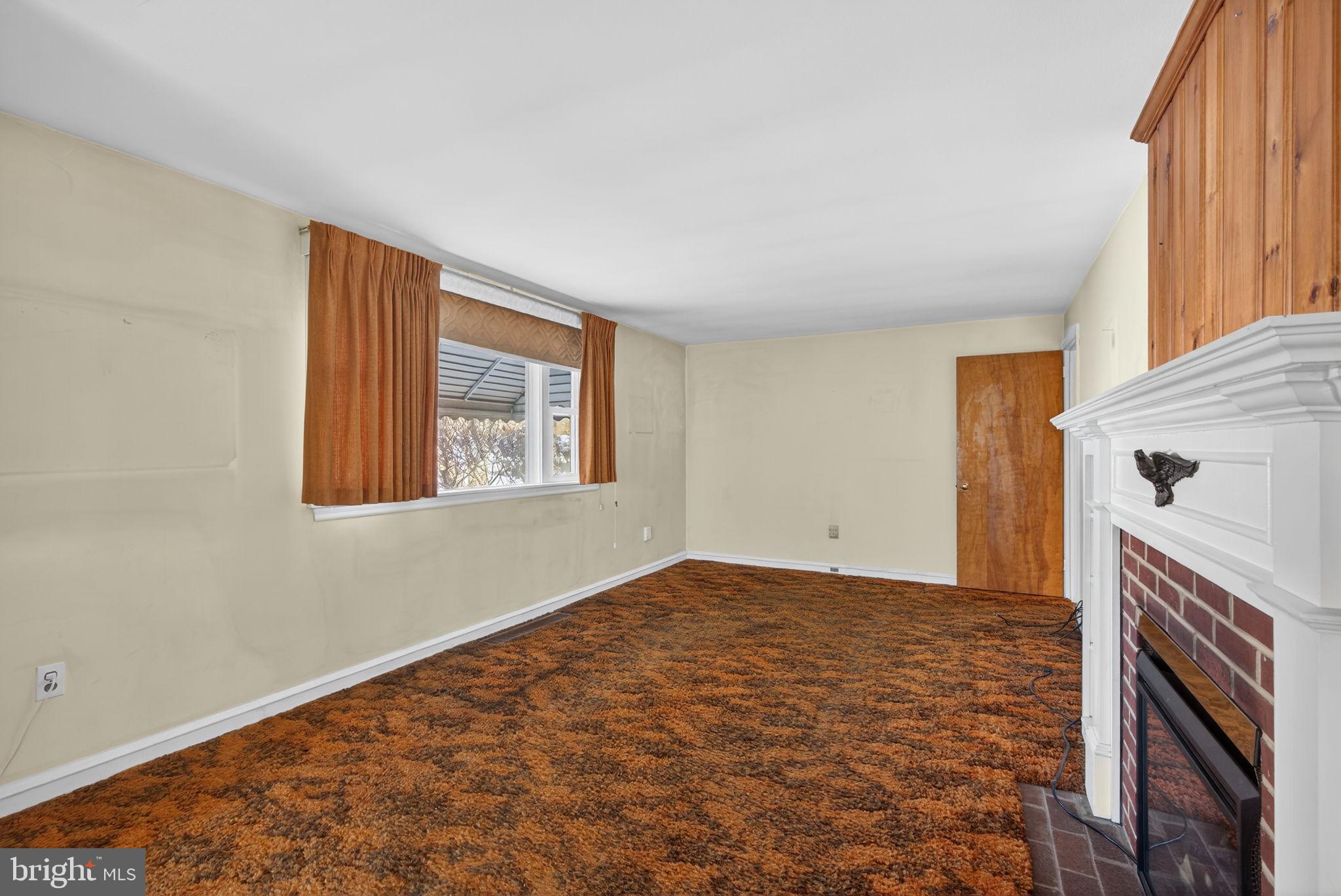 2016 North Trooper Road Norristown, PA 19403 - Photo 11 of 53 Spacious room with warm, inviting tones.