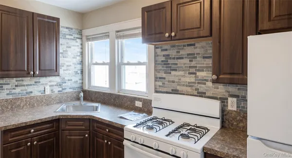 $2,200 | 162 5th Avenue, Bay Shore, NY 11706