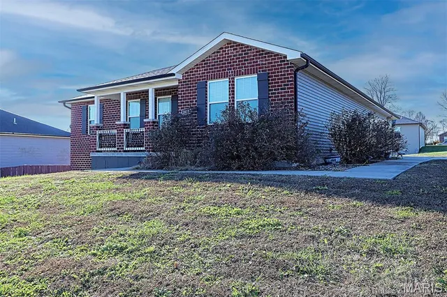 $335,000 | 1633 Challenger Court, Jackson, MO 63755