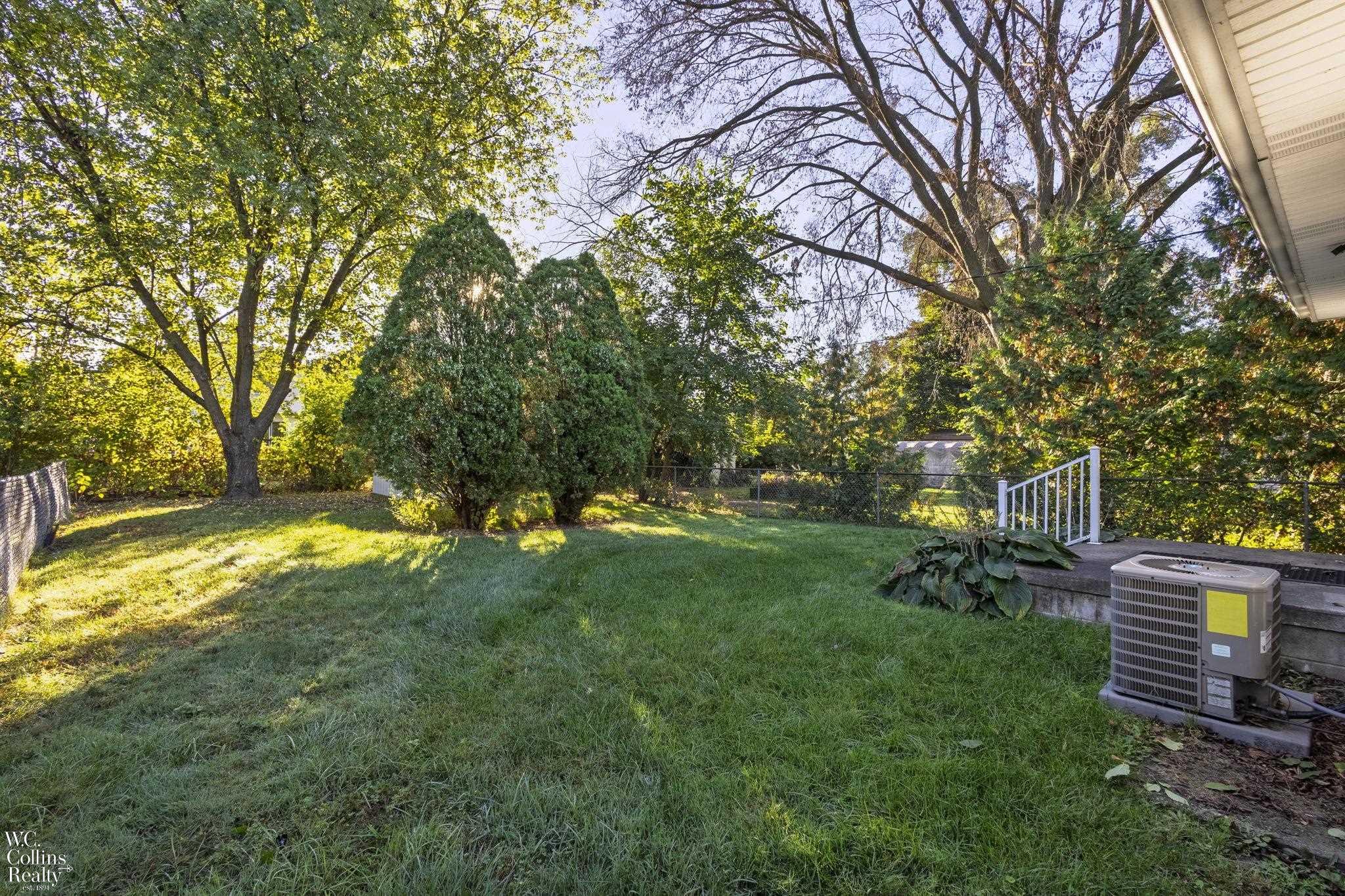 2333 Longview Avenue Rochester, MI 48307 - Photo 7 of 26 50191209-c9aa4729-016c-4c78-936e-afc02360deff.JPG