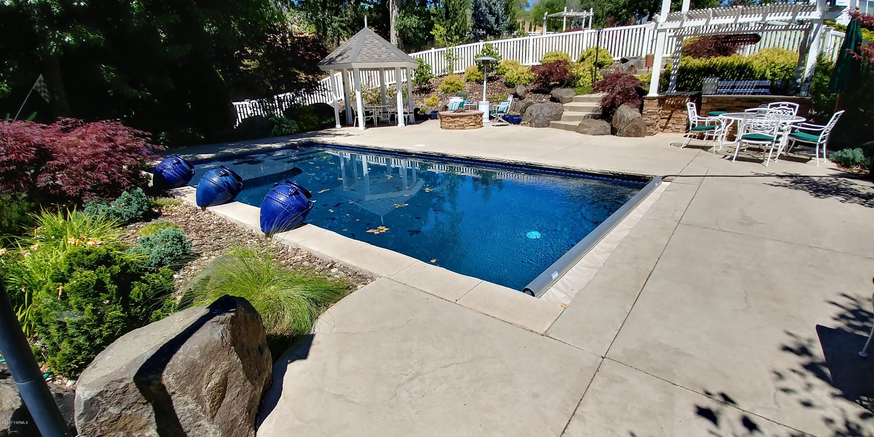 14971 Summitview Ext Road Yakima, WA 98908 - Photo 1 of 7 a view of a backyard with sitting area