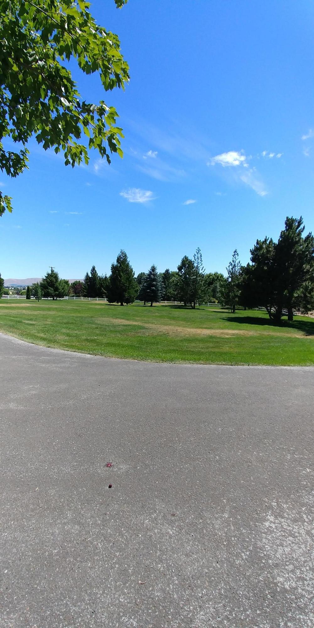 14971 Summitview Ext Road Yakima, WA 98908 - Photo 3 of 7 a view of a golf course with a park