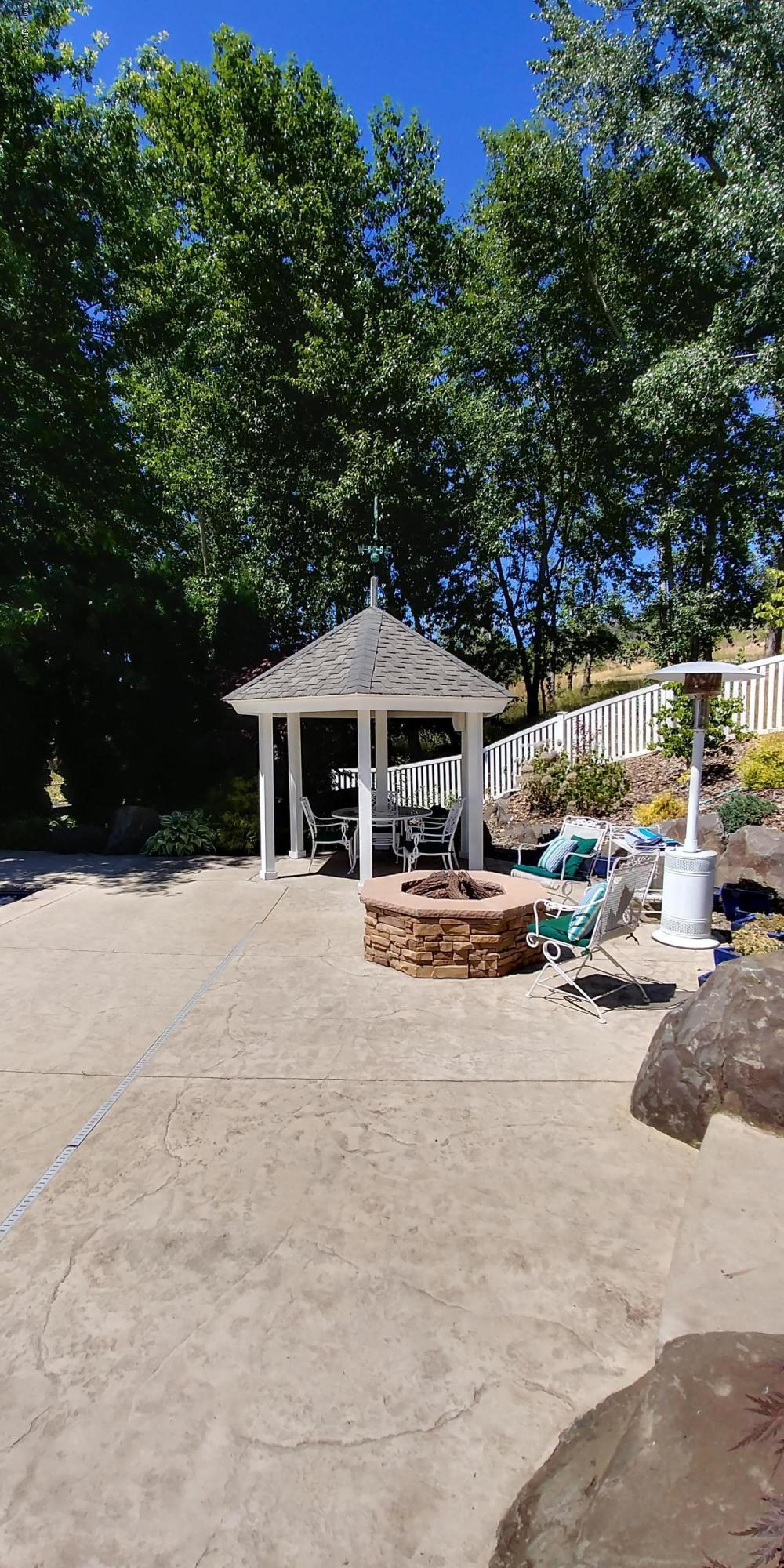 14971 Summitview Ext Road Yakima, WA 98908 - Photo 5 of 7 a swimming pool with outdoor seating and yard