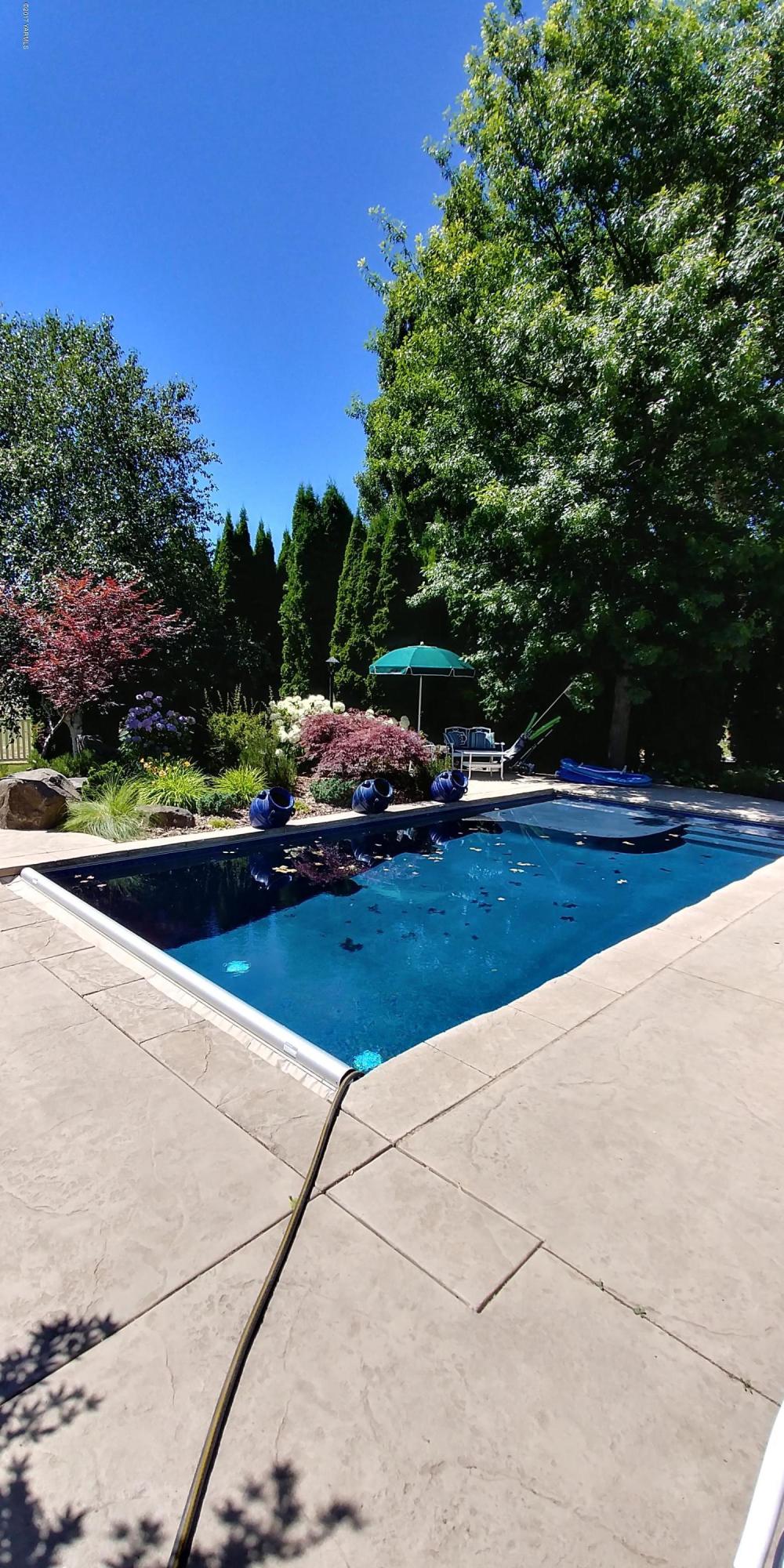 14971 Summitview Ext Road Yakima, WA 98908 - Photo 6 of 7 a swimming pool view