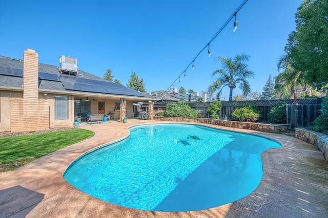 $564,900 | 1557 West Warner Avenue, Fresno, CA 93711