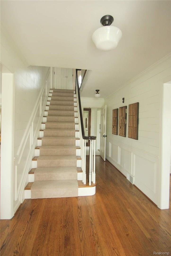 1091 North Oxford Road Grosse Pointe, MI 48236 - Photo 5 of 25 5Foyer.JPG