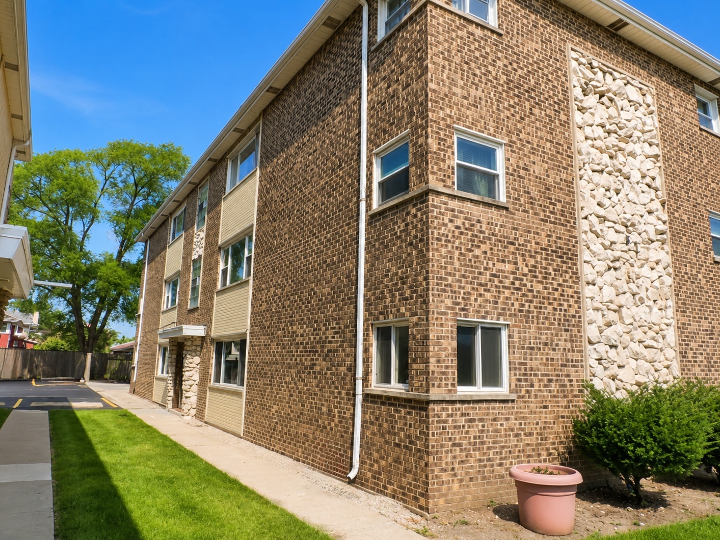 2440 River Road, Unit 1E River Grove, IL 60171 - Photo 2 of 16 Gallery Image 2
