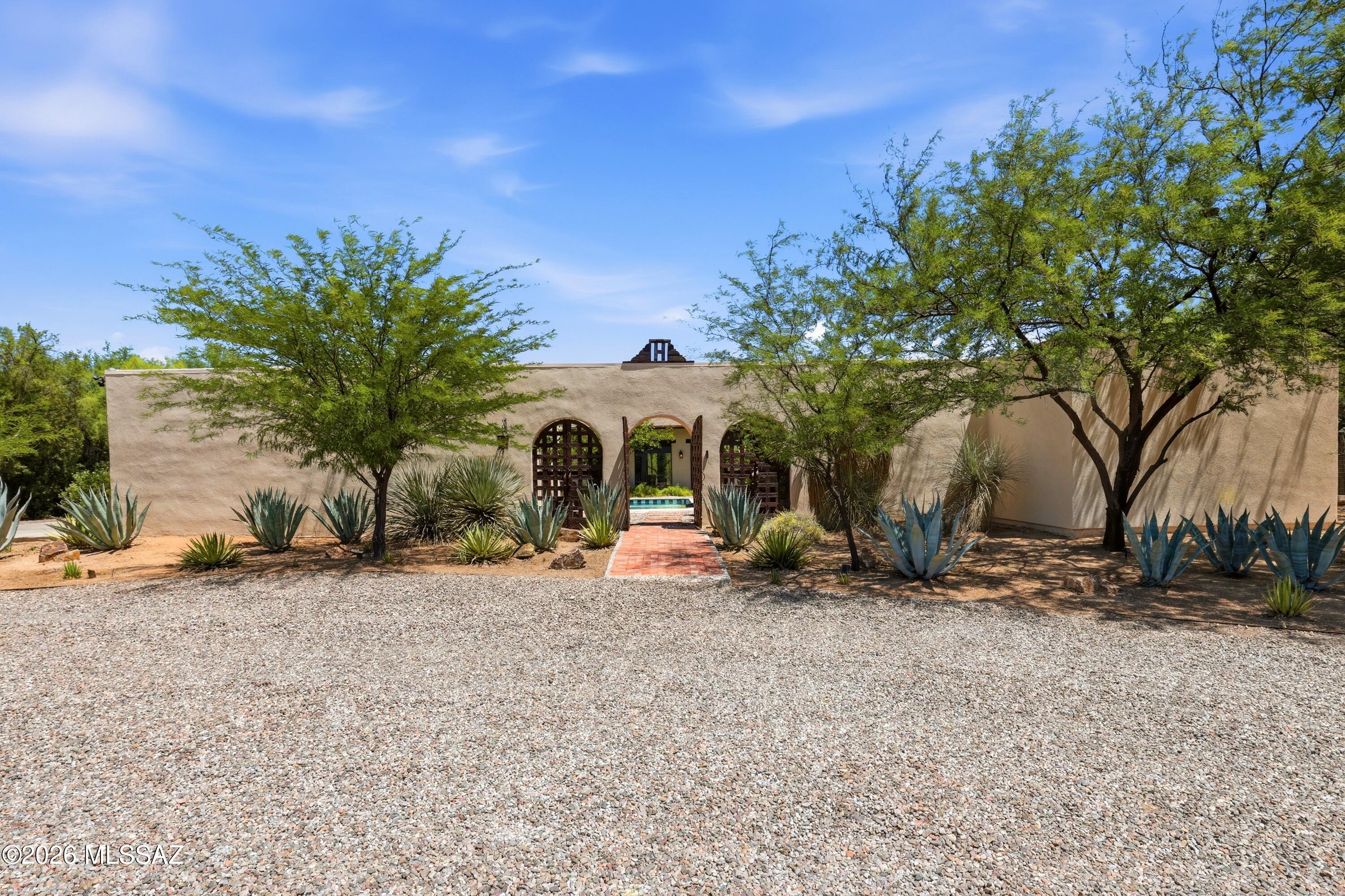3945 North Bear Canyon Road Tucson, AZ 85749 - Photo 4 of 51