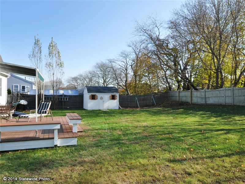 160 West View Road Middletown, RI 02842 - Photo 11 of 25 Yard/Garden.