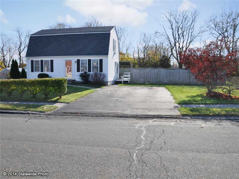 160 West View Road Middletown, RI 02842 - Photo 16 of 25 Yard/Garden.