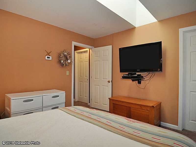 160 West View Road Middletown, RI 02842 - Photo 18 of 25 Bedroom.
