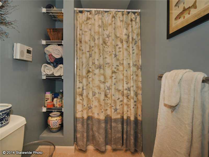 160 West View Road Middletown, RI 02842 - Photo 25 of 25 Bathroom.
