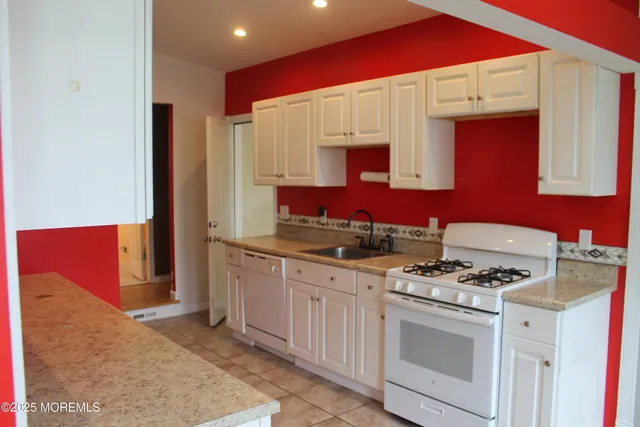 $525,000 | 11 Lammers Street, Hazlet, NJ 07730