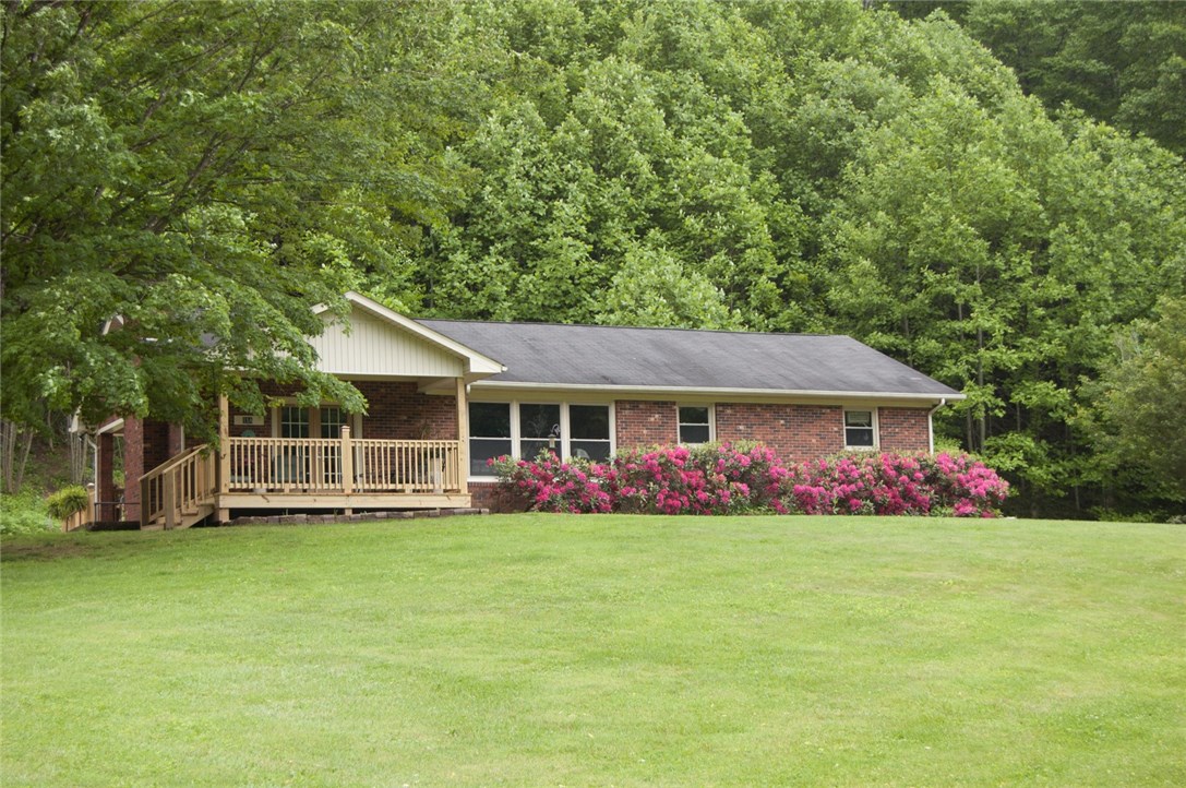 158 Colt Creek Road Lansing, NC 28643 - Photo 1 of 22