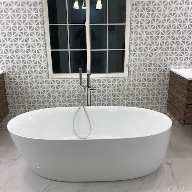 28362 Via Pasito San Juan Capistrano, CA 92675 - Photo 12 of 14 a white bath tub sitting in front of a window