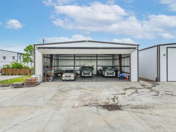 $2,500 | 1835 County Road 130, Pearland, TX 77581