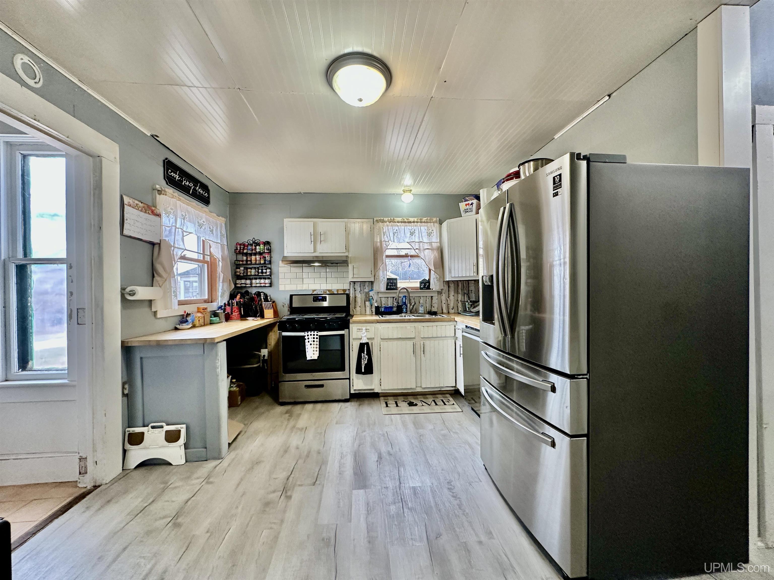 162 Bluff Street Ishpeming, MI 49849 - Photo 4 of 39