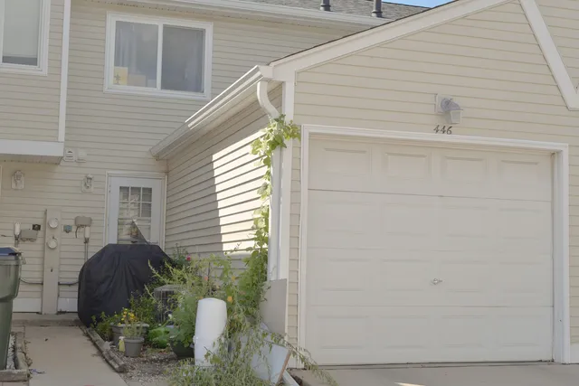 $165,500 | 446 Meadow Green Lane, Round Lake Beach, IL 60073