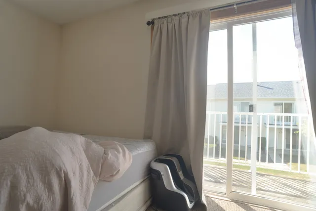 $165,500 | 446 Meadow Green Lane, Round Lake Beach, IL 60073