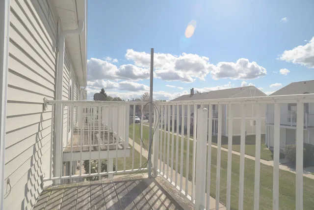 $165,500 | 446 Meadow Green Lane, Round Lake Beach, IL 60073