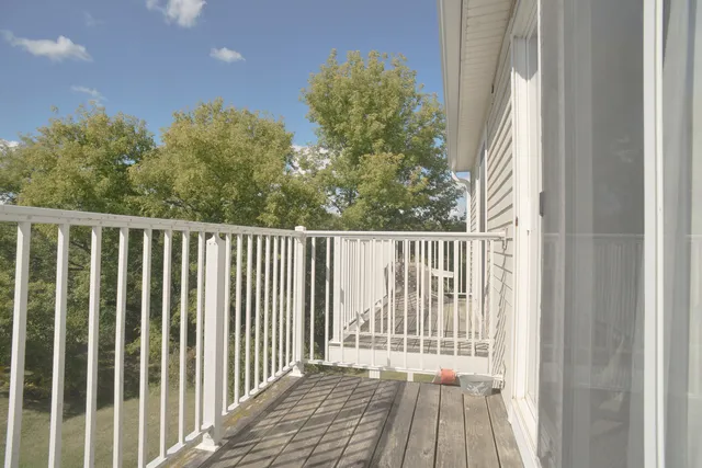 $165,500 | 446 Meadow Green Lane, Round Lake Beach, IL 60073