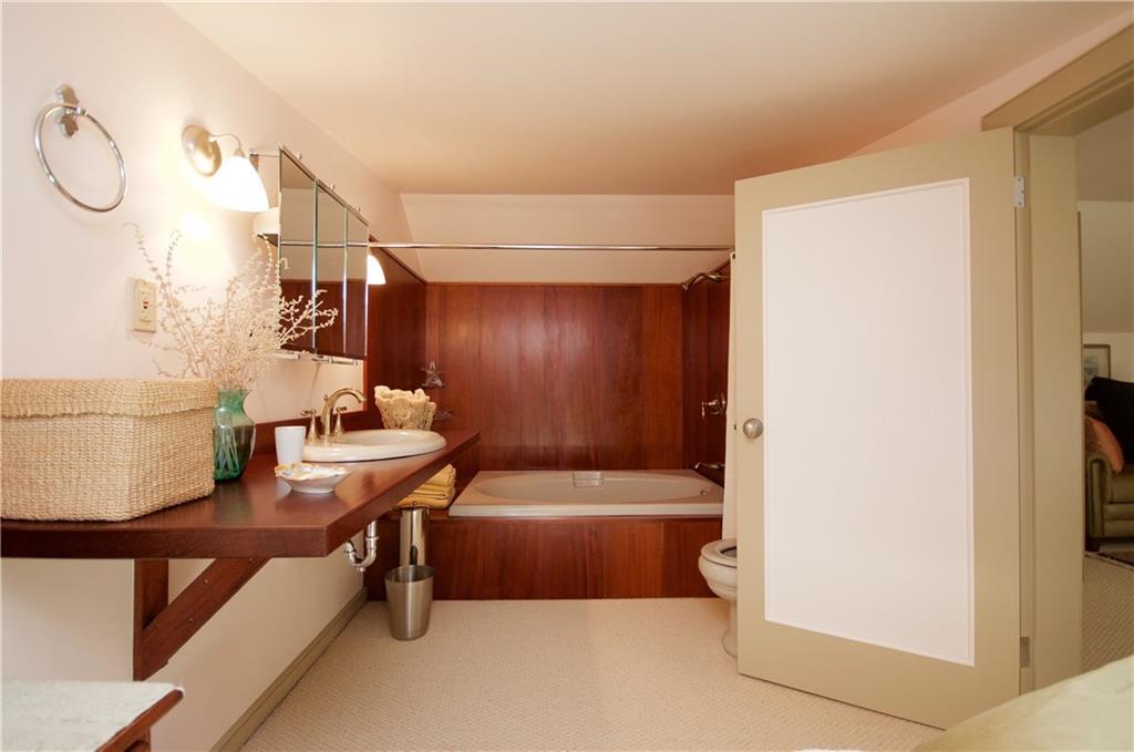 43 Candy Cove Road Tenants Harbor, ME 04860 - Photo 30 of 41 Upstairs bathroom