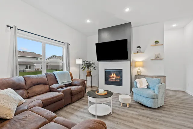 $300,000 | 20209 Prairie Drive, Big Lake, MN 55309