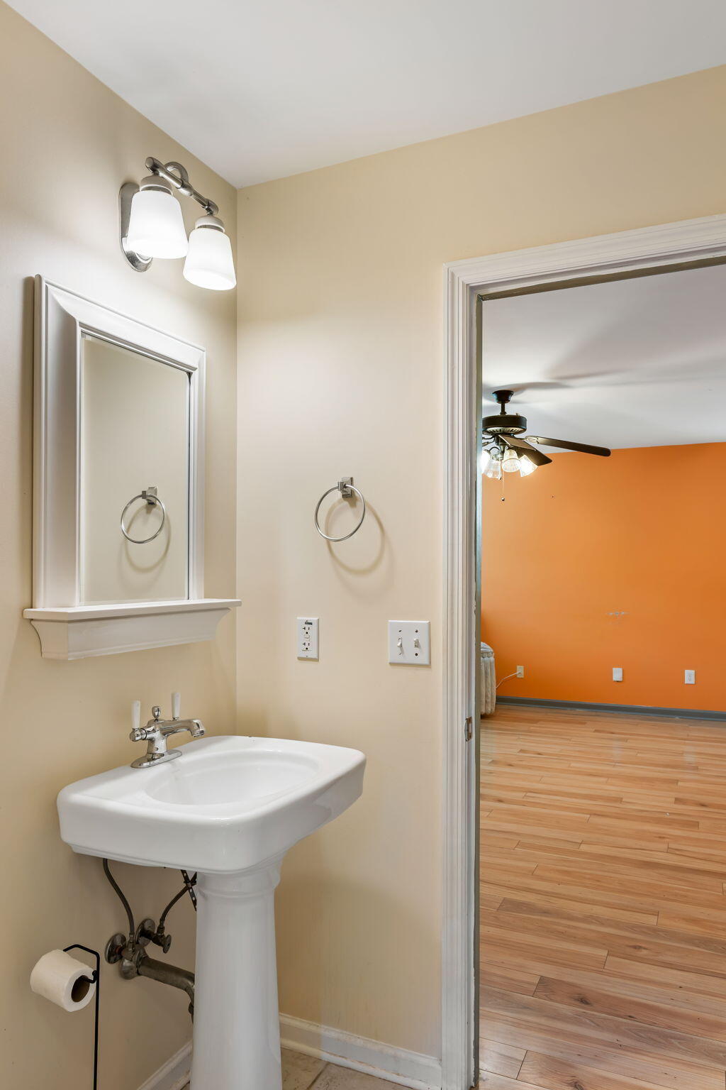 9033 Robins Nest Way Summerville, SC 29485 - Photo 15 of 25 downstairs bath