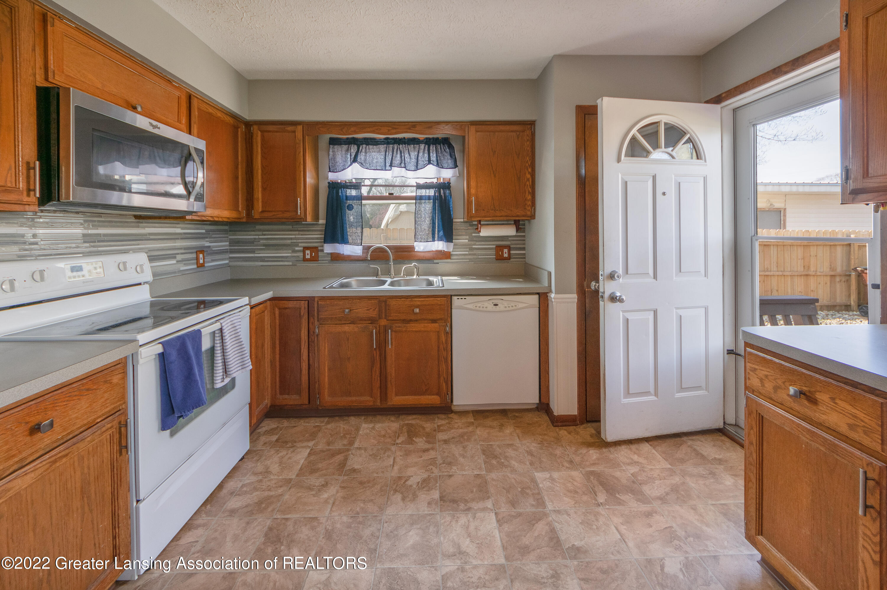 3015 Delta Street Lansing, MI 48906 - Photo 9 of 48 Delta-34