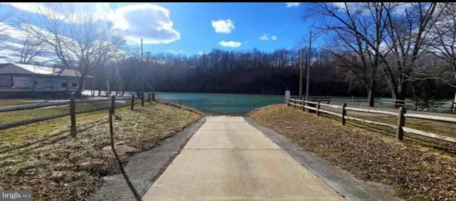 $160,000 | 42 Boo Boo Boulevard, Falling Waters, WV 25419