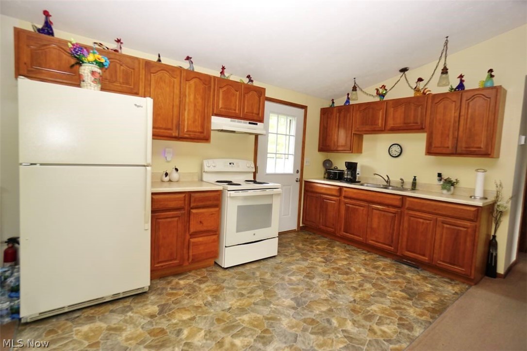 5875 Trumbull Road Geneva, OH 44041 - Photo 5 of 33 Easy to use & spacious kitchen.
