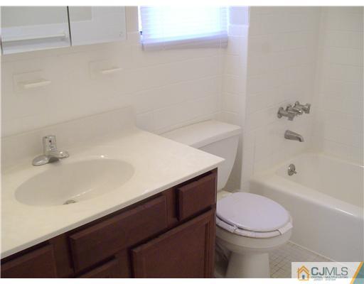 183 Evergreen Road, Unit 6 Edison, NJ 08837 - Photo 11 of 14 Gallery Image 11