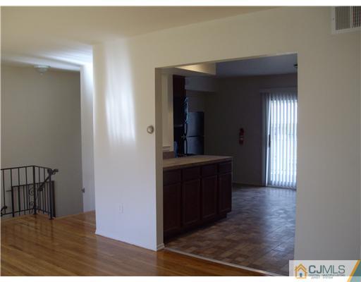 183 Evergreen Road, Unit 6 Edison, NJ 08837 - Photo 4 of 14 Gallery Image 4