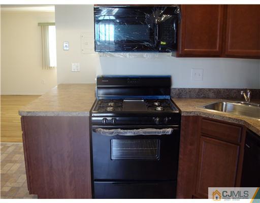 183 Evergreen Road, Unit 6 Edison, NJ 08837 - Photo 6 of 14 Gallery Image 6
