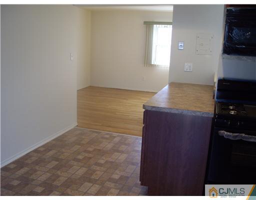 183 Evergreen Road, Unit 6 Edison, NJ 08837 - Photo 8 of 14 Gallery Image 8