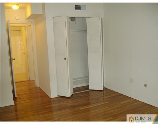 183 Evergreen Road, Unit 6 Edison, NJ 08837 - Photo 9 of 14 Gallery Image 9