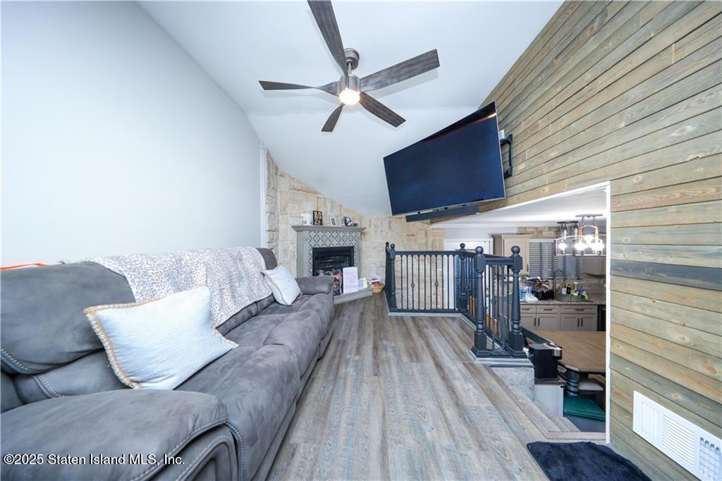 78 Darnell Lane Staten Island, NY 10309 - Photo 13 of 40 GetMedia (26)