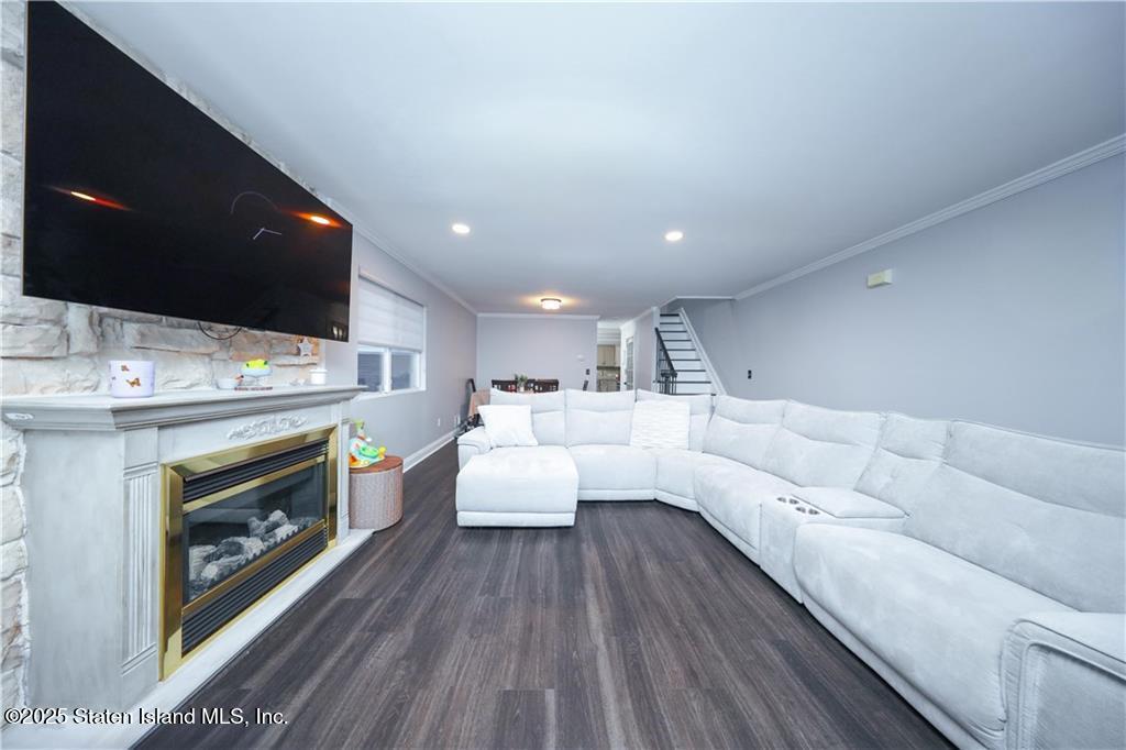 78 Darnell Lane Staten Island, NY 10309 - Photo 3 of 40 GetMedia (36)