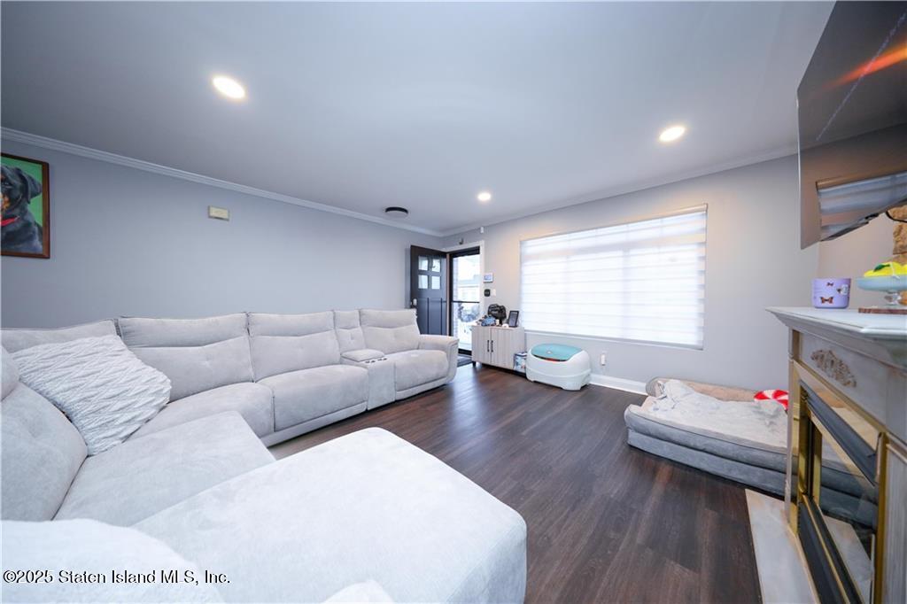 78 Darnell Lane Staten Island, NY 10309 - Photo 4 of 40 GetMedia (35)