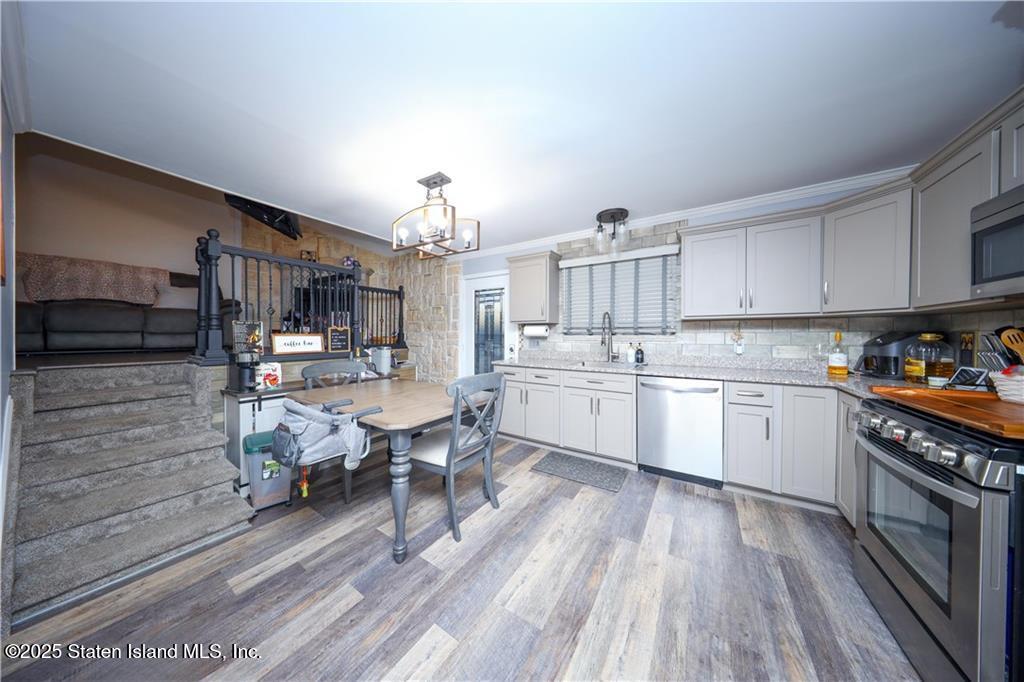 78 Darnell Lane Staten Island, NY 10309 - Photo 7 of 40 GetMedia (32)