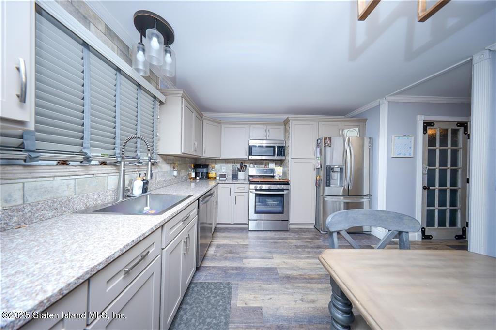 78 Darnell Lane Staten Island, NY 10309 - Photo 9 of 40 GetMedia (30)