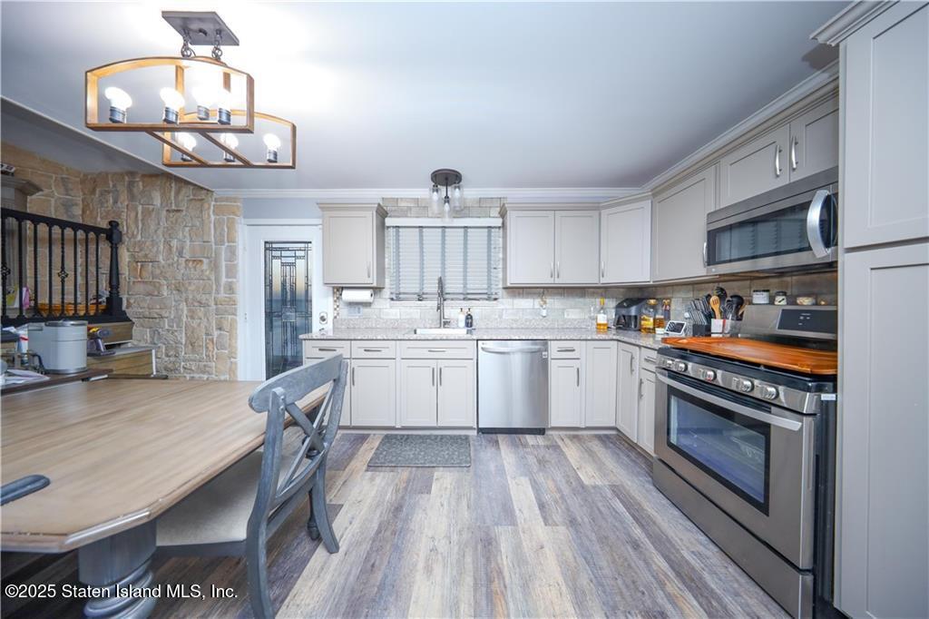 78 Darnell Lane Staten Island, NY 10309 - Photo 10 of 40 GetMedia (29)