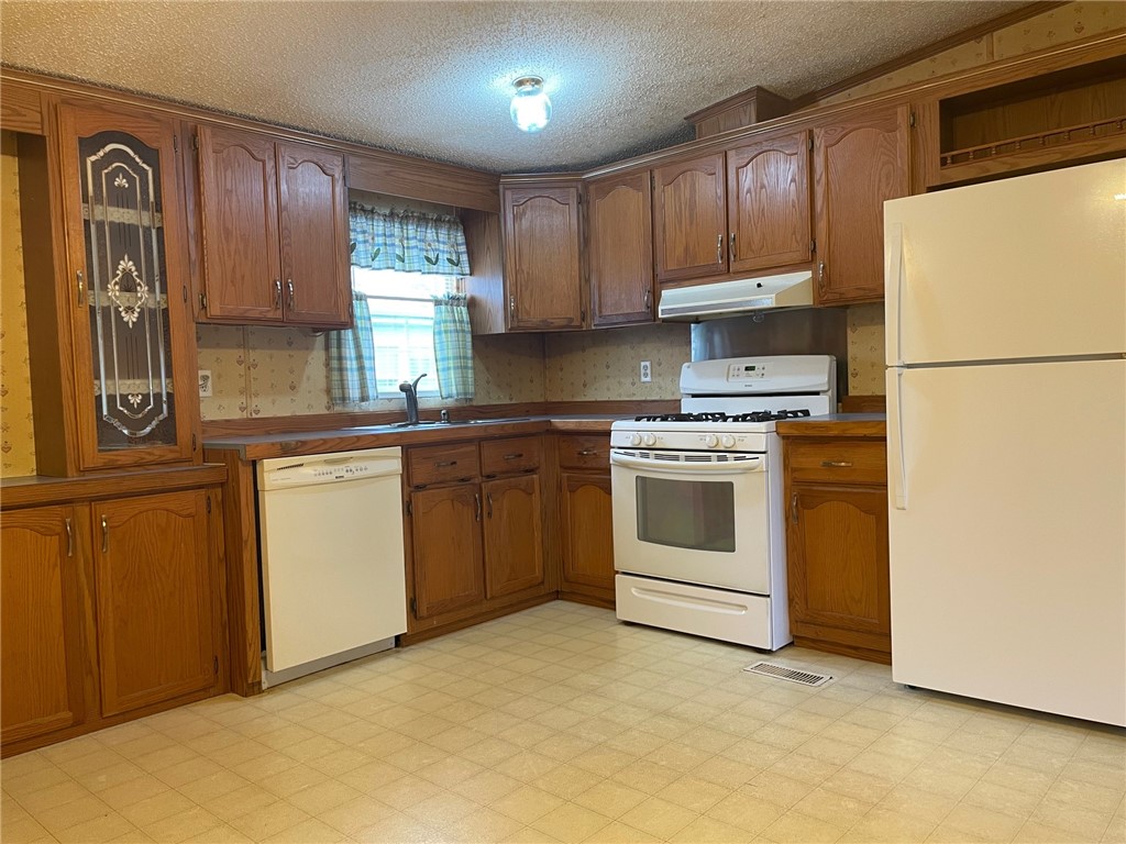 2 Sandra Circle Coventry, RI 02816 - Photo 13 of 31