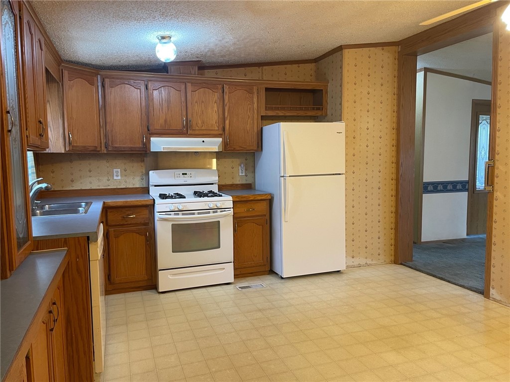 2 Sandra Circle Coventry, RI 02816 - Photo 16 of 31