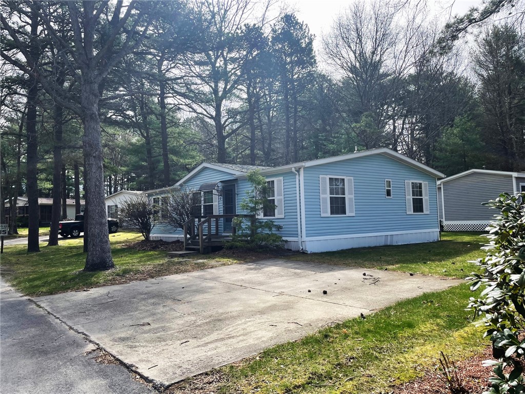 2 Sandra Circle Coventry, RI 02816 - Photo 3 of 31