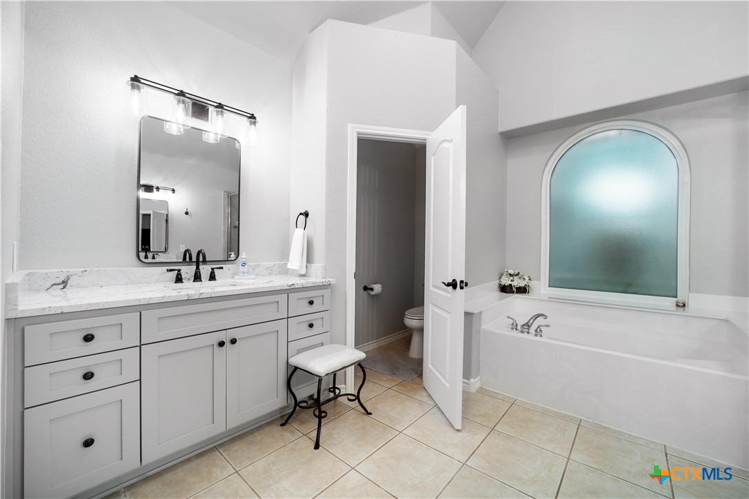 103 Sierra Ridge Drive San Marcos, TX 78666 - Photo 26 of 43 a spacious bathroom with a double vanity sink mirror and bathtub