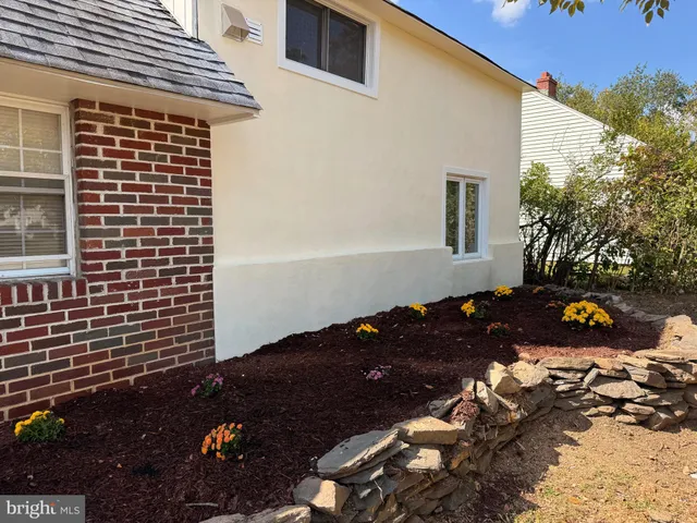 a view of a back yard of the house