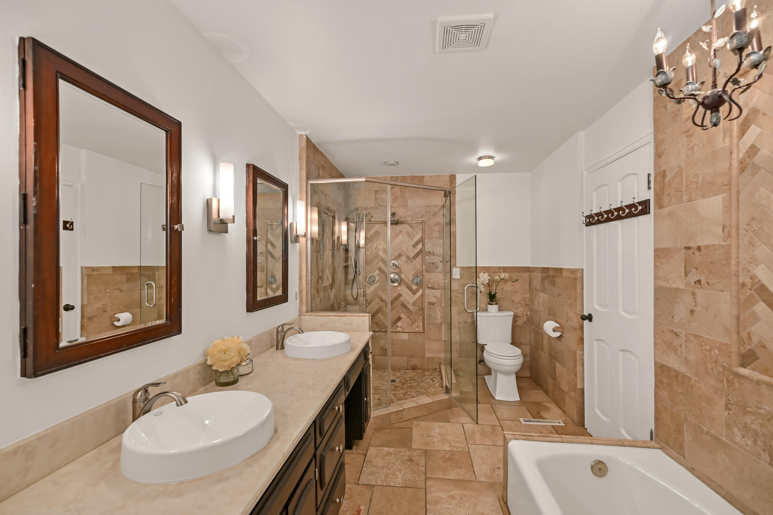 7801 North Regent Road Fox Point, WI 53217 - Photo 28 of 44 Primary Suite