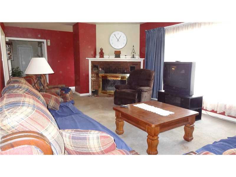 107 Willow Ridge Road Bell Acres, PA 15143 - Photo 5 of 13 Living Room.